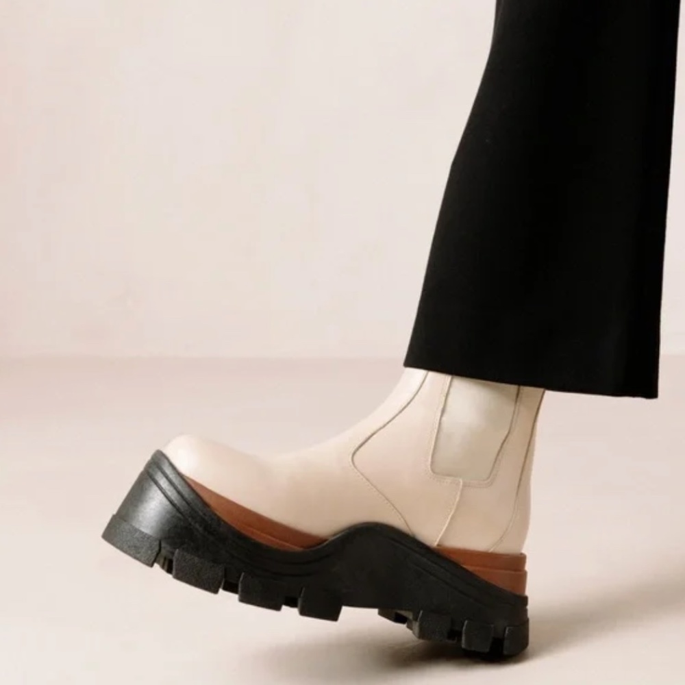 ALOHAS Cream Combat Boots - Picture 4 of 5